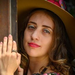 Paola V.